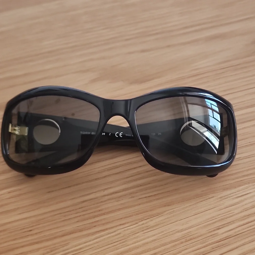 Tory Burch glasess excellent
